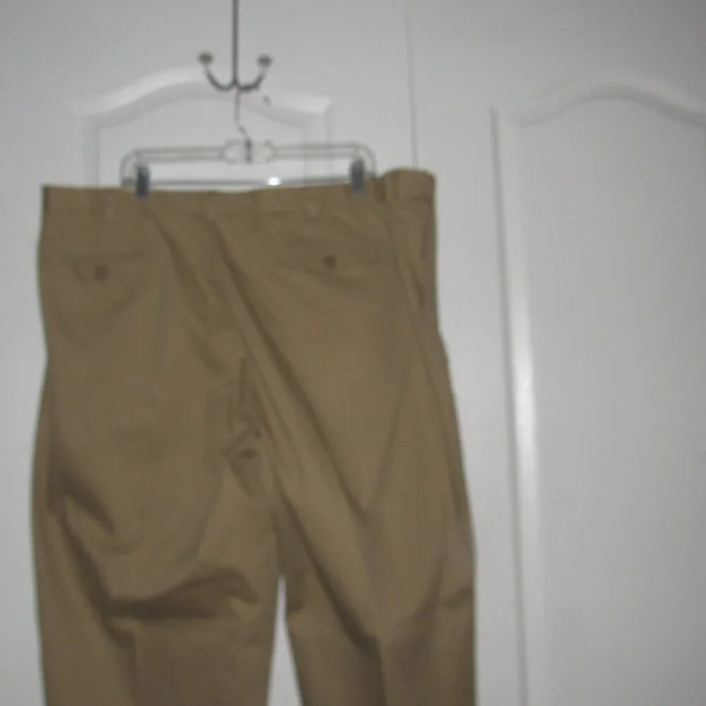 L.L. BEAN Men’s Hidden Comfort Waist Wrinkle-Resistant Tan Cotton Pants Size 46